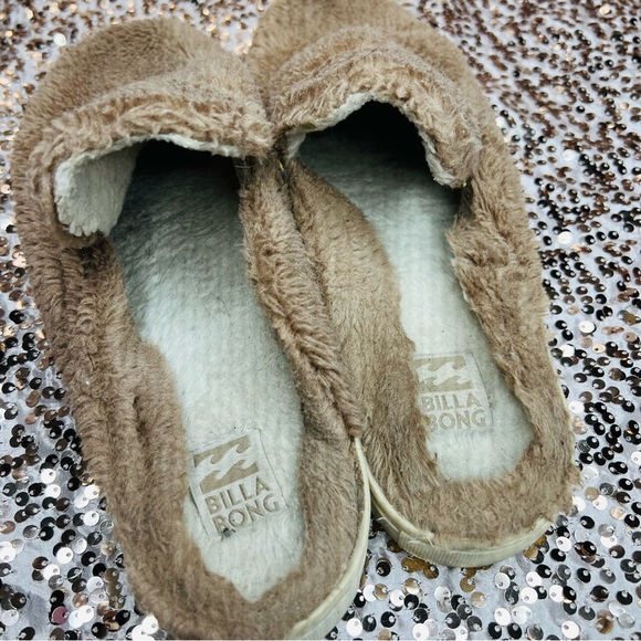 Billabong Fuzzy Slippers Size Unknown Fits like an 8 - Picture 4 of 5